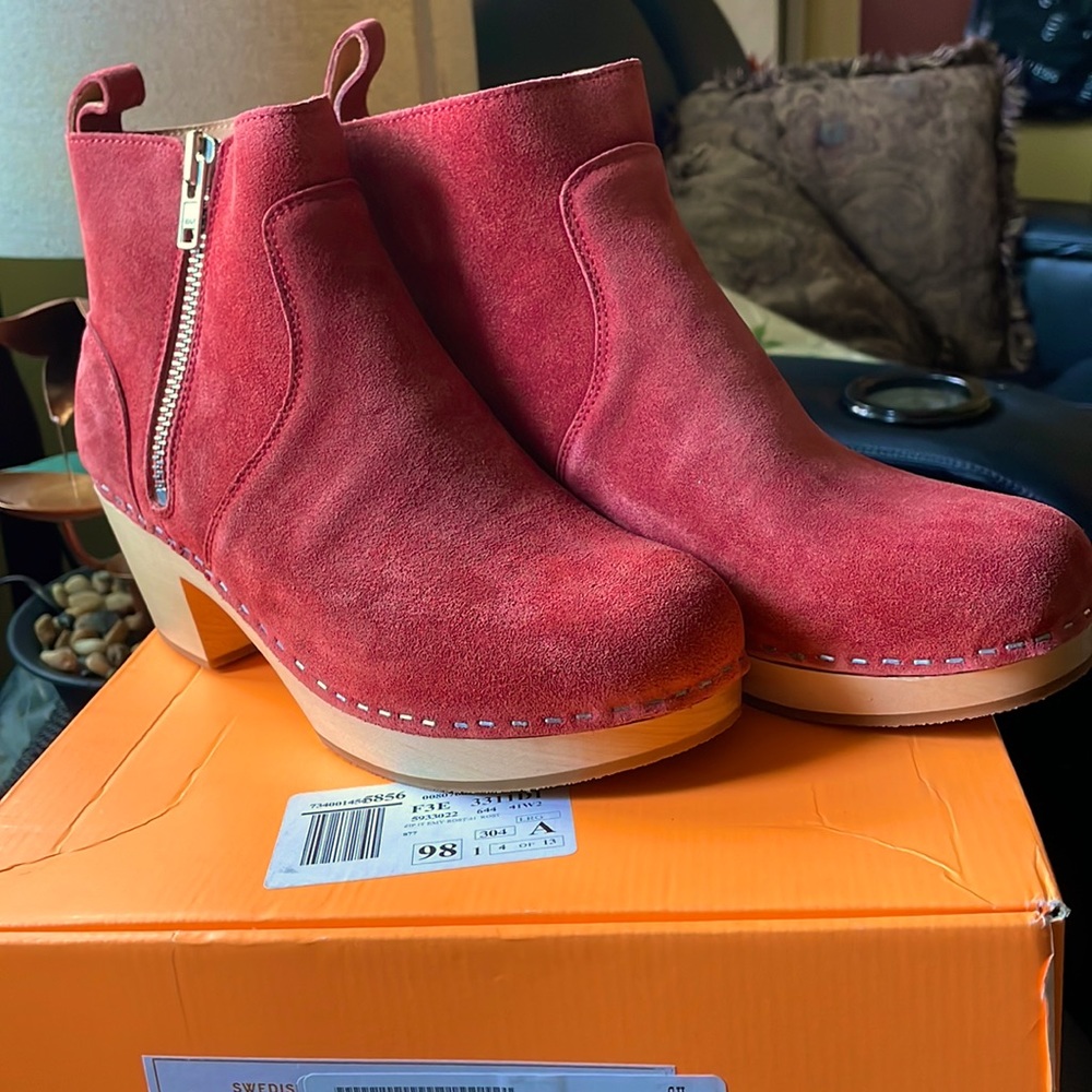 NEW Swedish Hasbeens Zip It.                       Rost W (red-orange color)